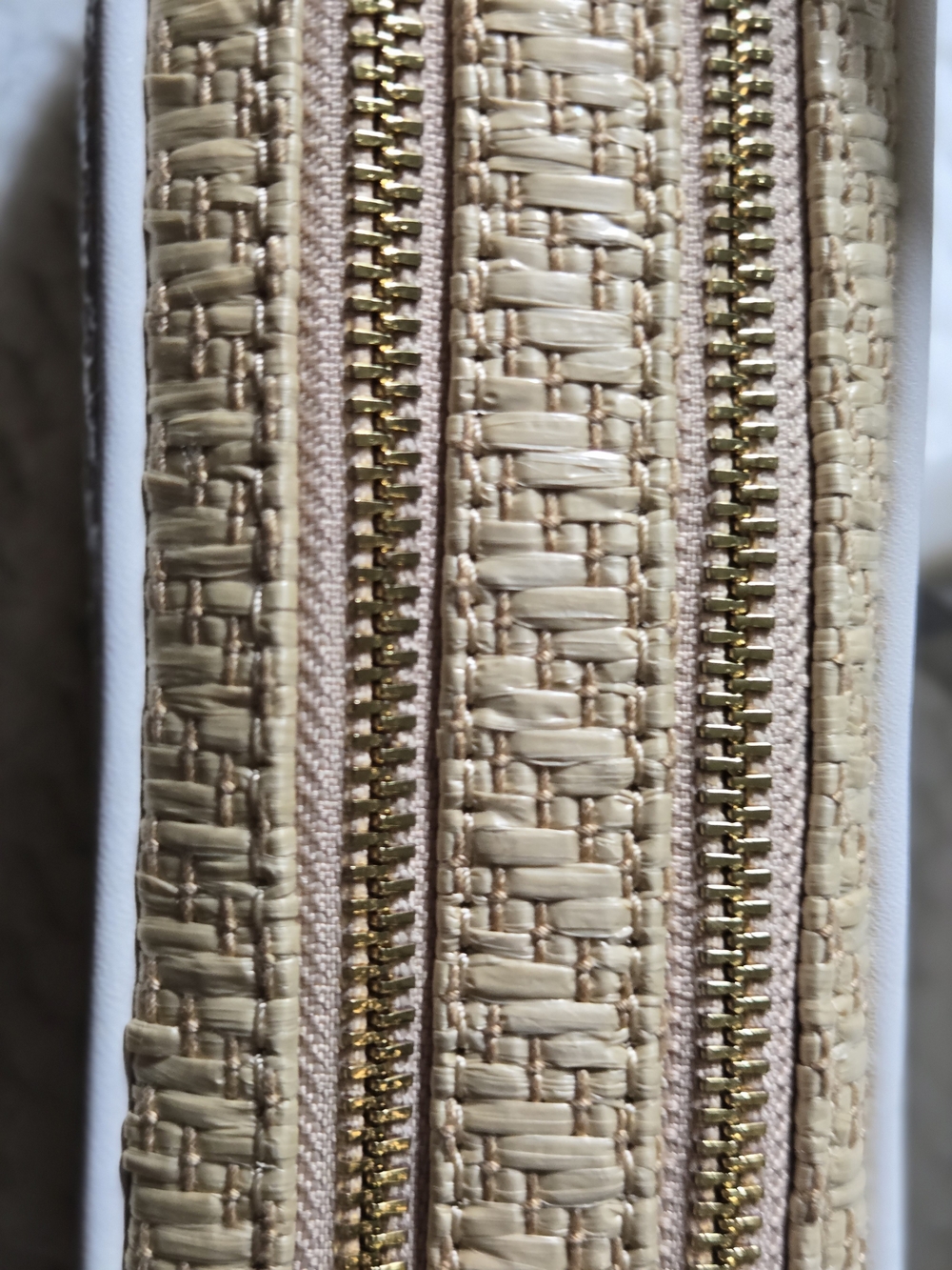 NWT Michael Kors Natural Straw MK Logo Crossbody with White Trim - Picture 5 of 7
